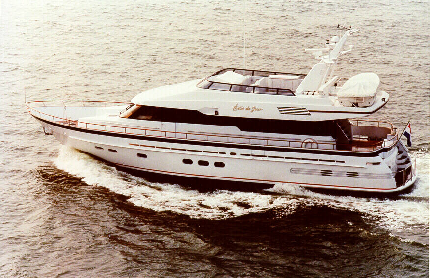 Belle de Jour by Royal Hakvoort Shipyard yacht cruising at sea in profile view, showing sleek hull design, balanced proportions, and elegant Dutch shipyard craftsmanship.